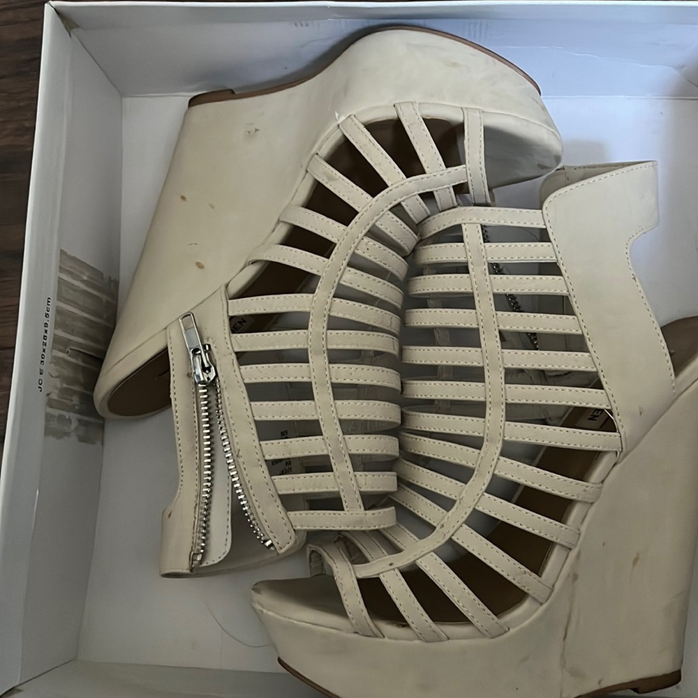 Steve Madden Off-White Platform, Size 8 - image 1
